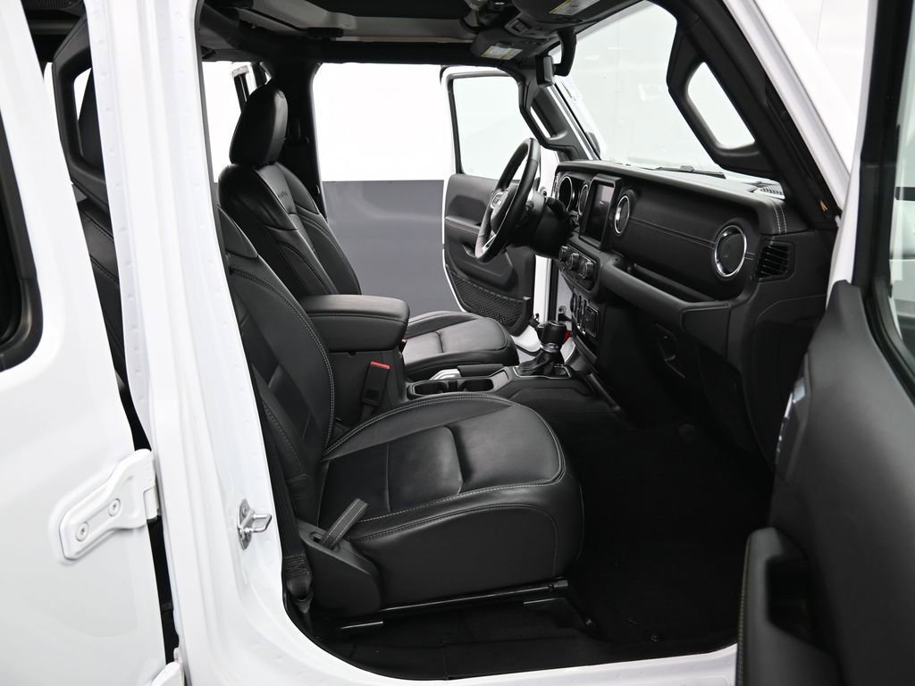 Used 2022 Jeep Wrangler Unlimited Sahara w/ Cold Weather Group image 31