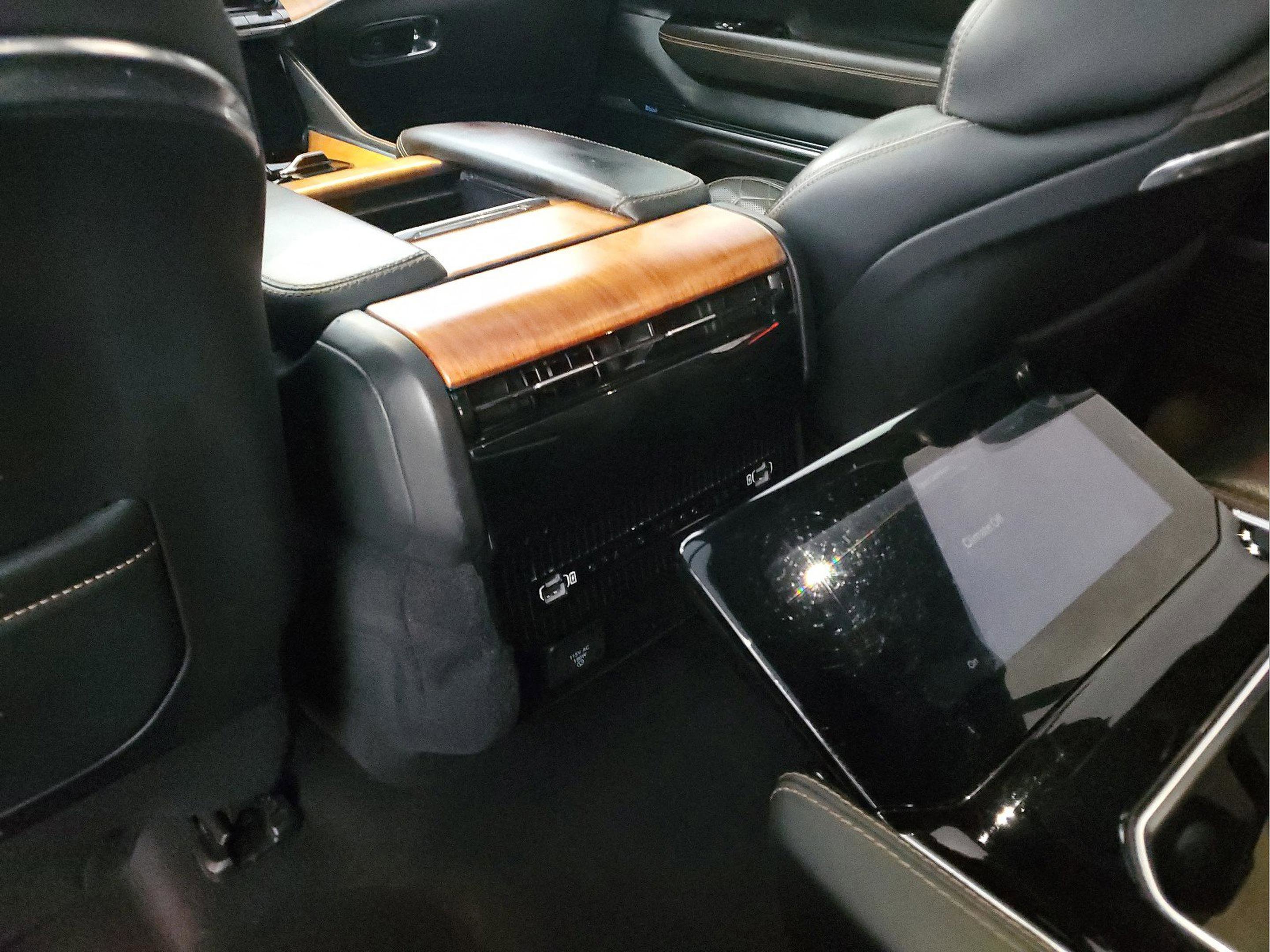 Used 2023 Jeep Grand Wagoneer Series III image 14