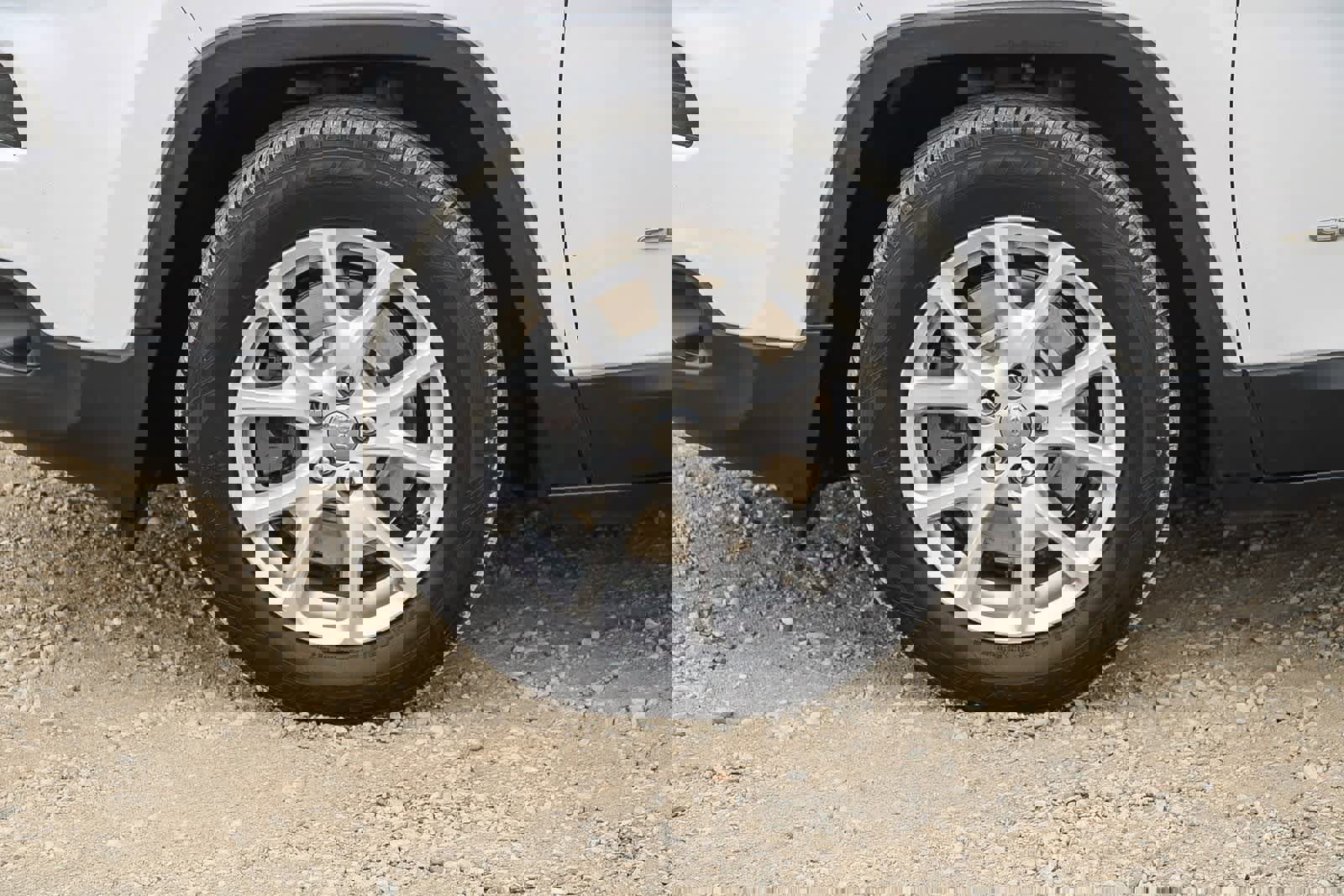 Used 2018 Jeep Cherokee Latitude image 9