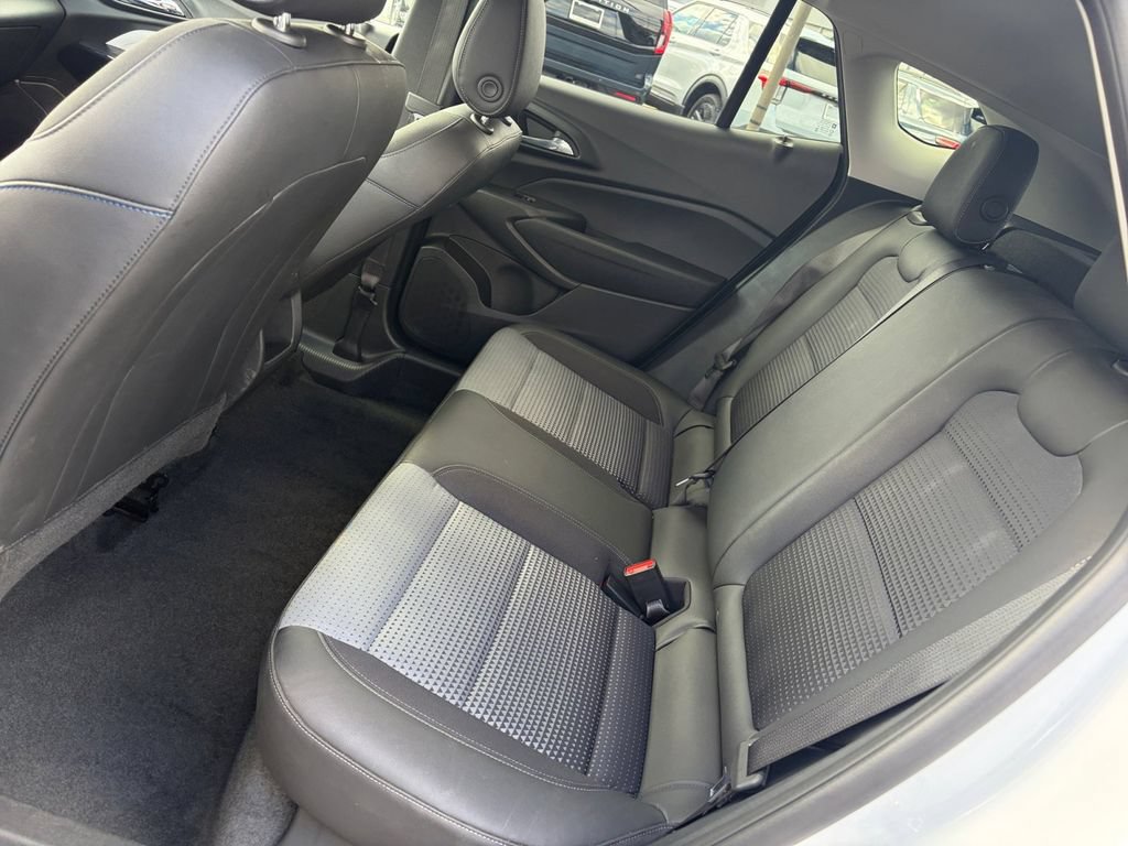 Used 2025 Chevrolet Trax LT w/ LT Convenience Package FWD image 16