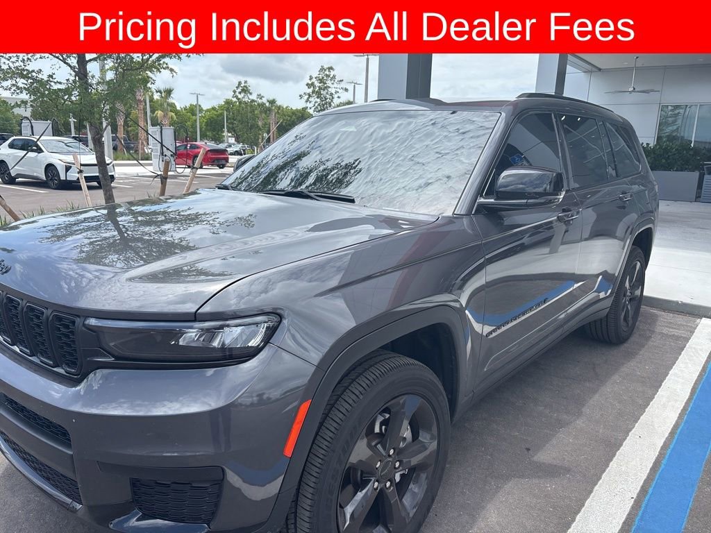 Used 2025 Jeep Grand Cherokee L Altitude RWD image 3