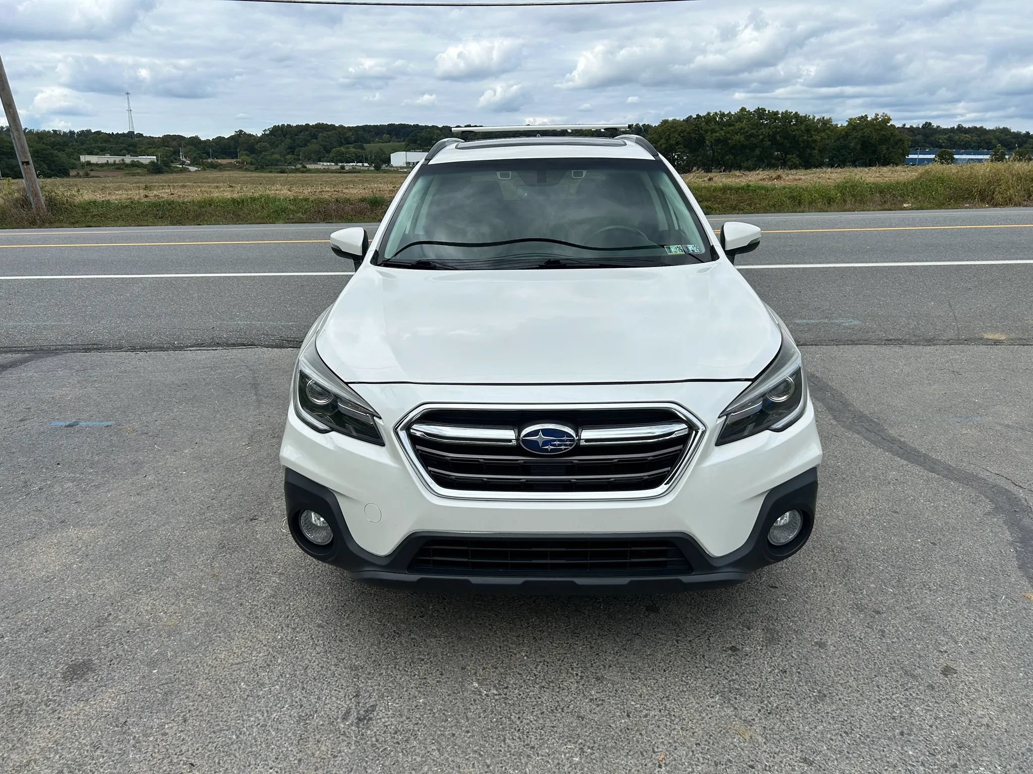 Used 2018 Subaru Outback 2.5i Touring w/ Popular Package #3 AWD/4WD image 4