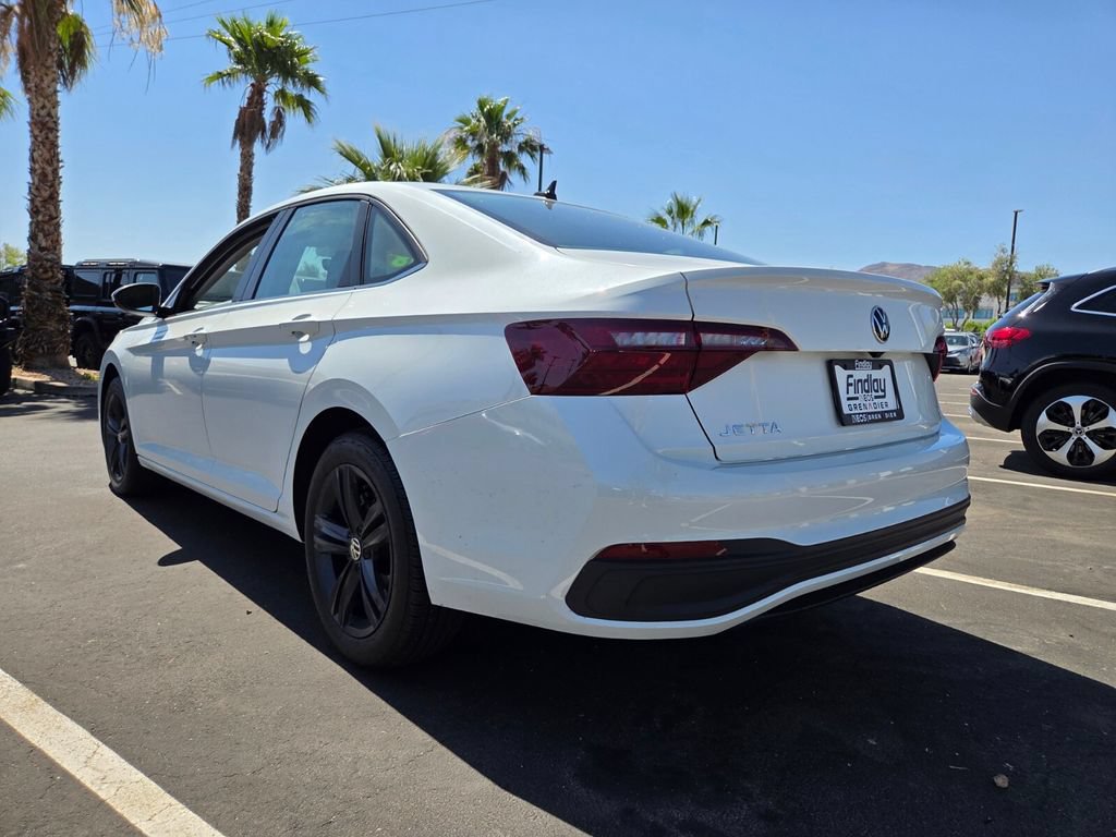 Used 2024 Volkswagen Jetta SE w/ Panoramic Sunroof Package FWD image 4