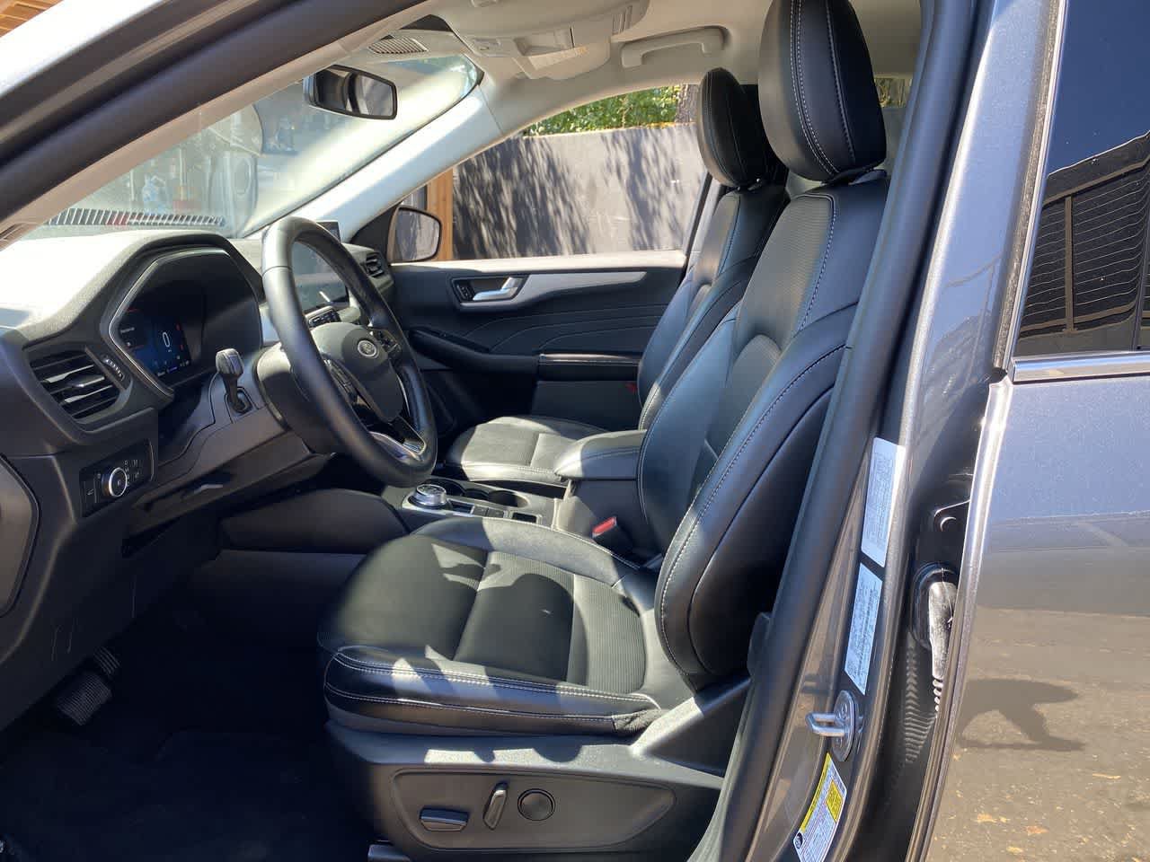 Used 2025 Ford Escape Platinum AWD/4WD image 14