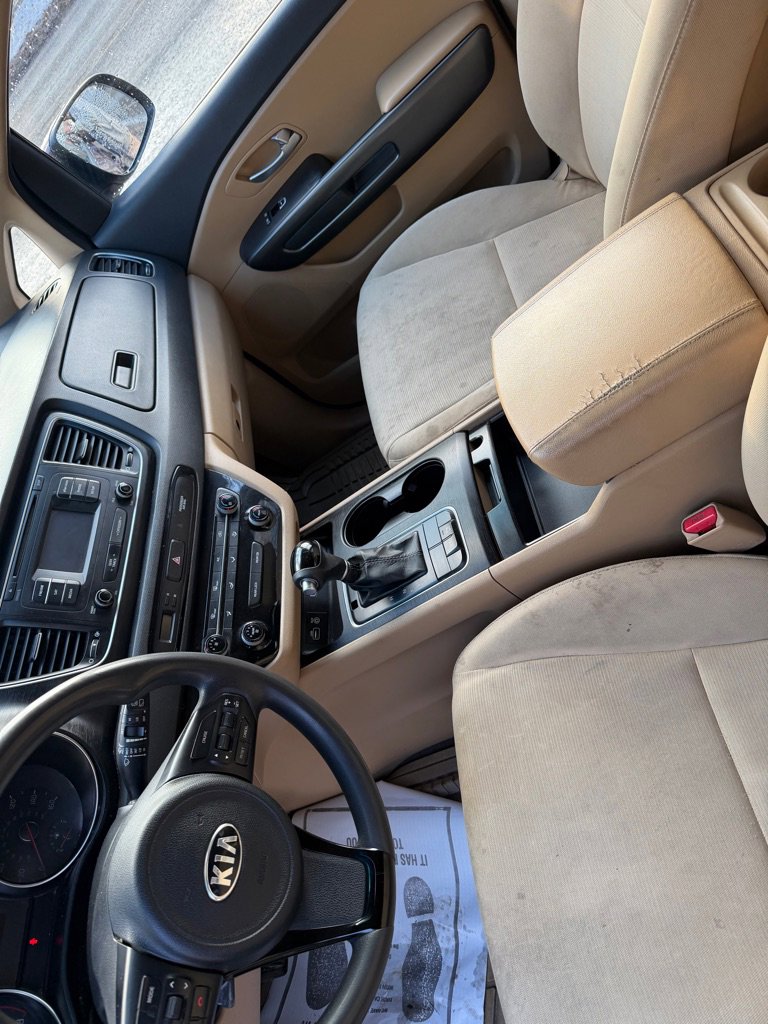 Used 2015 Kia Sedona LX image 9