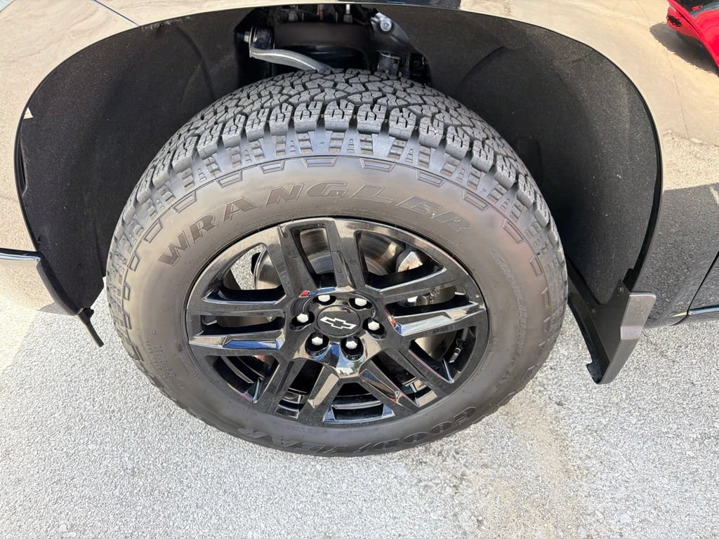 Used 2025 Chevrolet Silverado 1500 RST AWD/4WD image 9