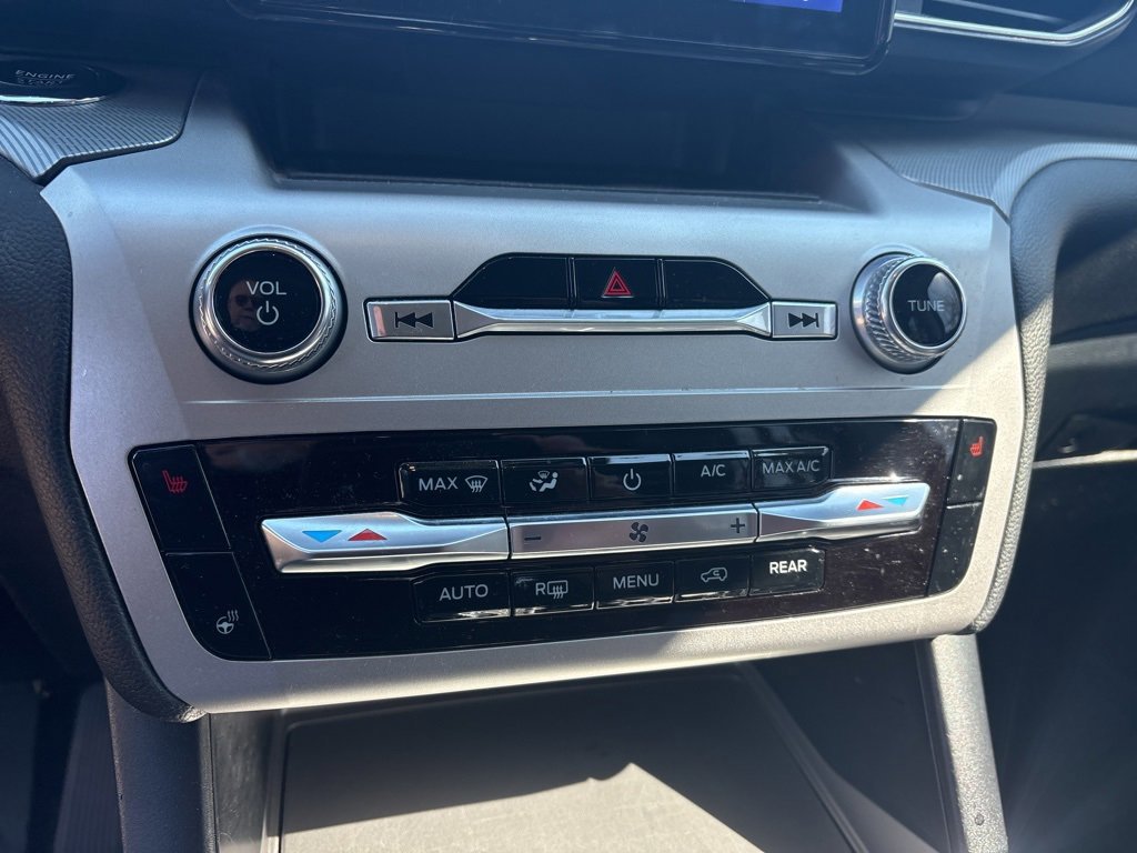 Used 2022 Ford Explorer XLT w/ Equipment Group 202A image 6