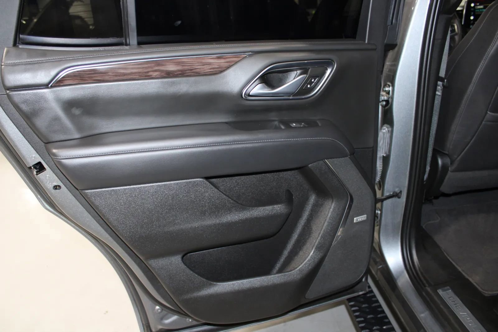 Used 2022 Chevrolet Tahoe Z71 w/ Luxury Package image 5