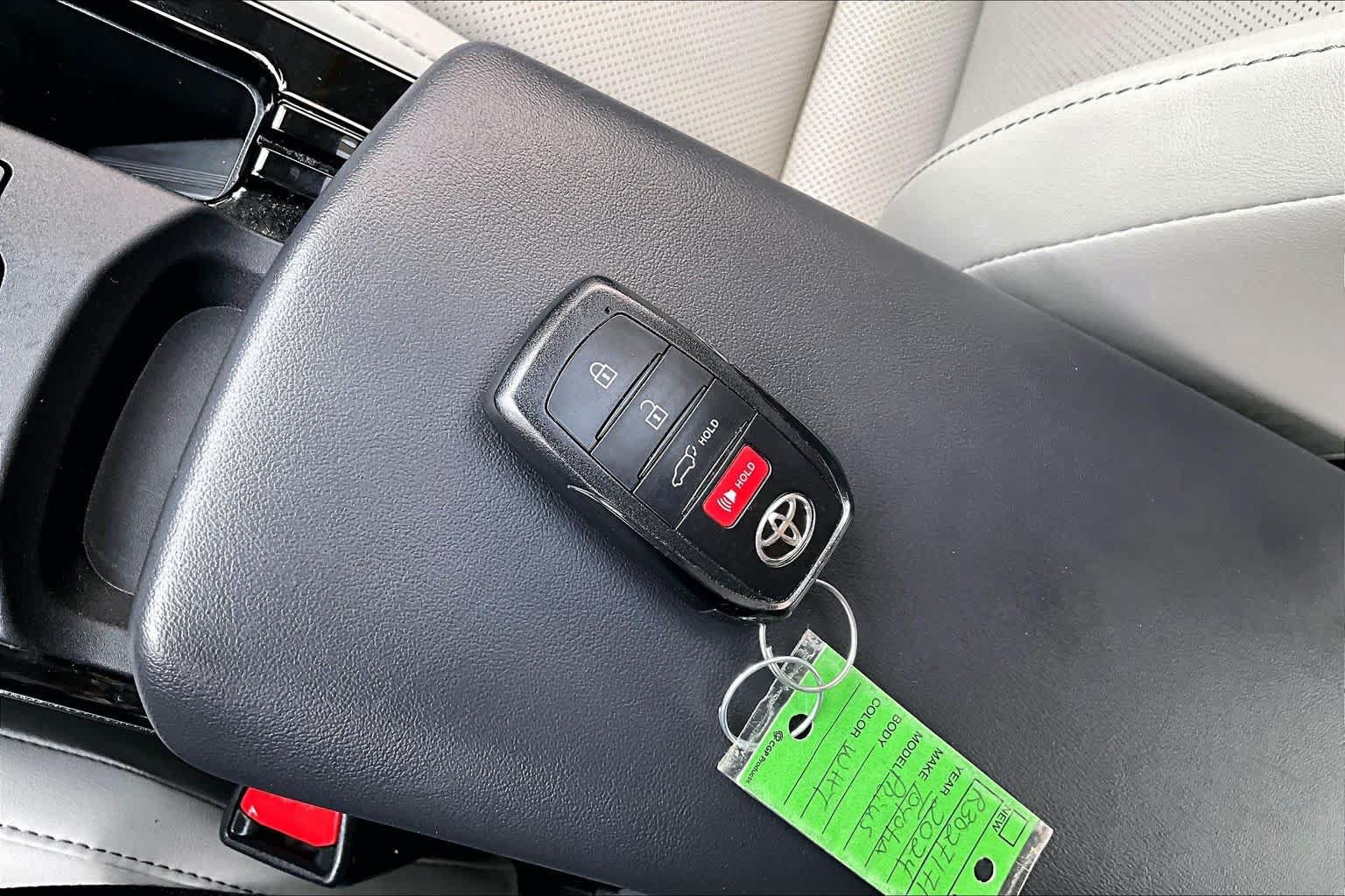 Used 2024 Toyota Prius Limited FWD image 15