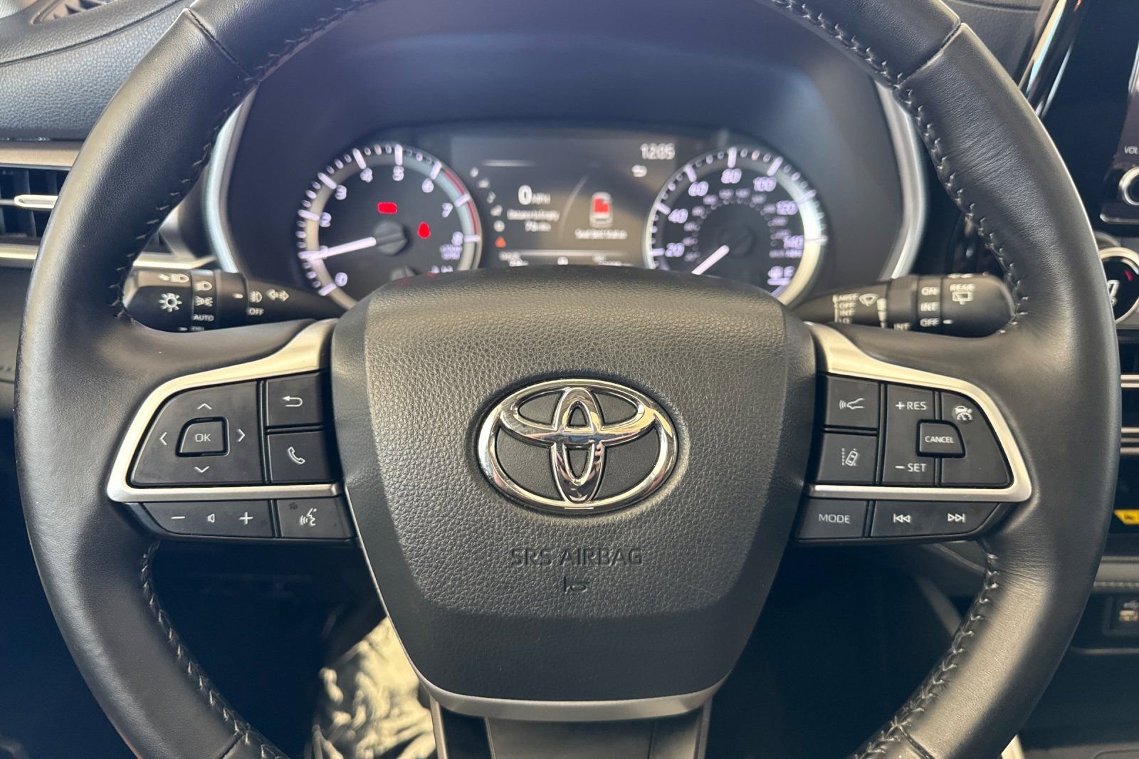 Used 2023 Toyota Highlander XLE image 23