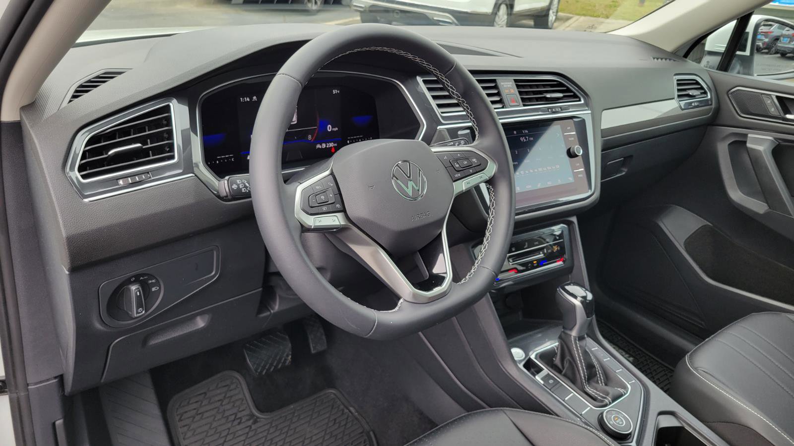 Certified 2023 Volkswagen Tiguan SE w/ Panoramic Sunroof Package image 20