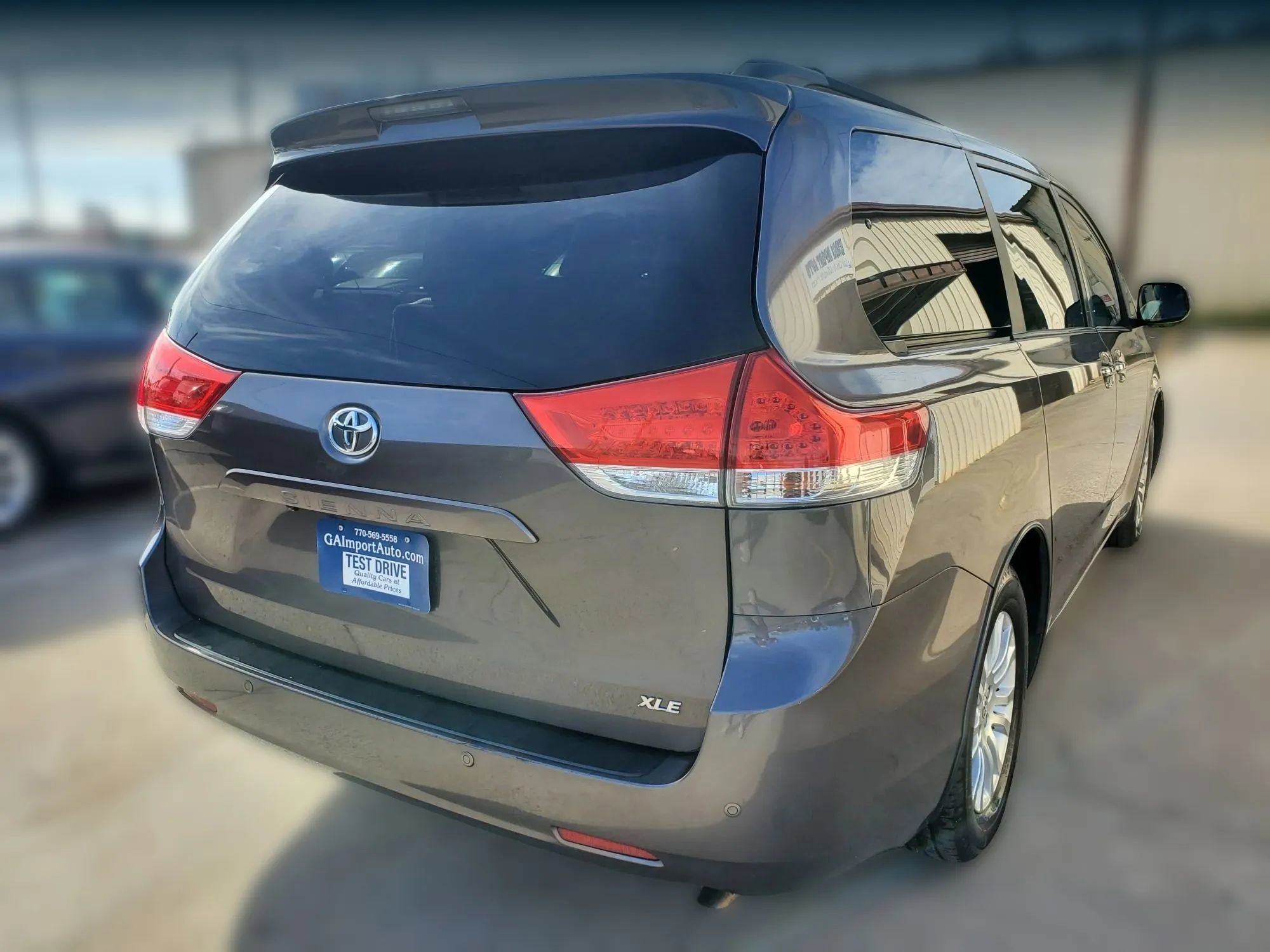 Used 2012 Toyota Sienna XLE w/ XLE Navigation Pkg FWD image 7