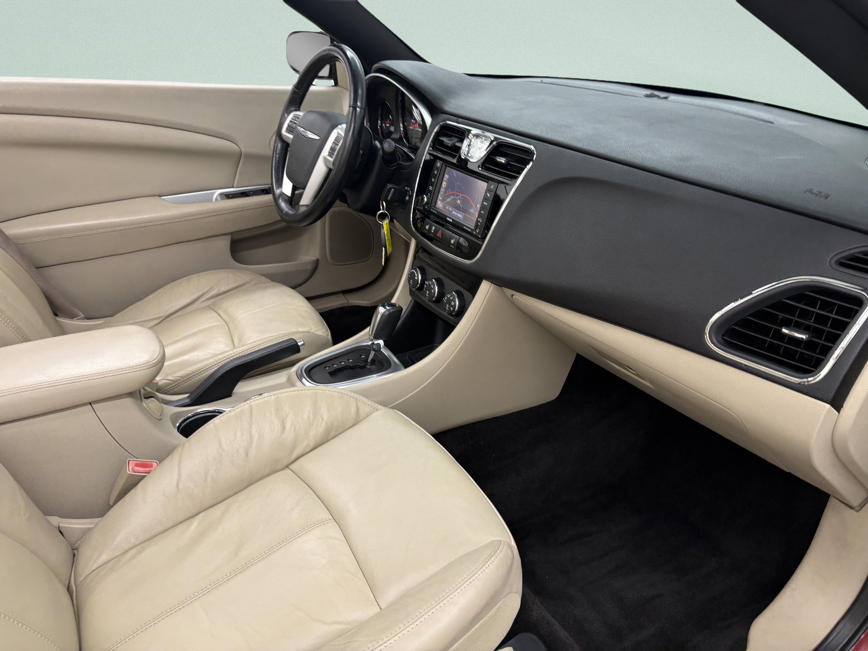 Used 2011 Chrysler 200 Limited FWD image 24