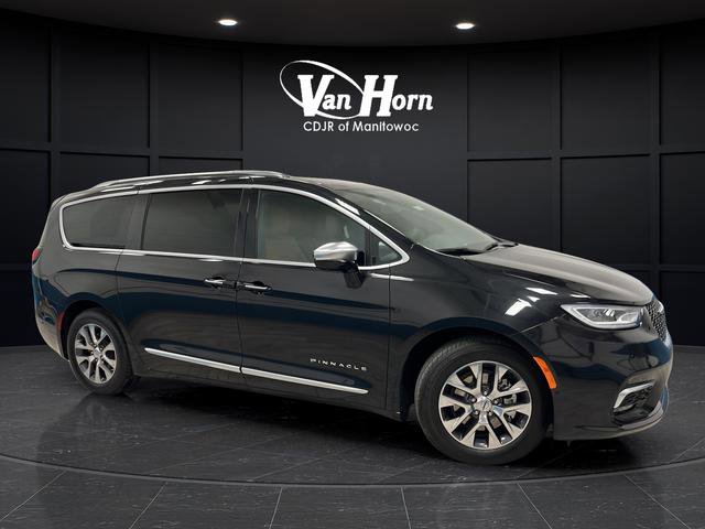 Used 2023 Chrysler Pacifica Pinnacle FWD image 1