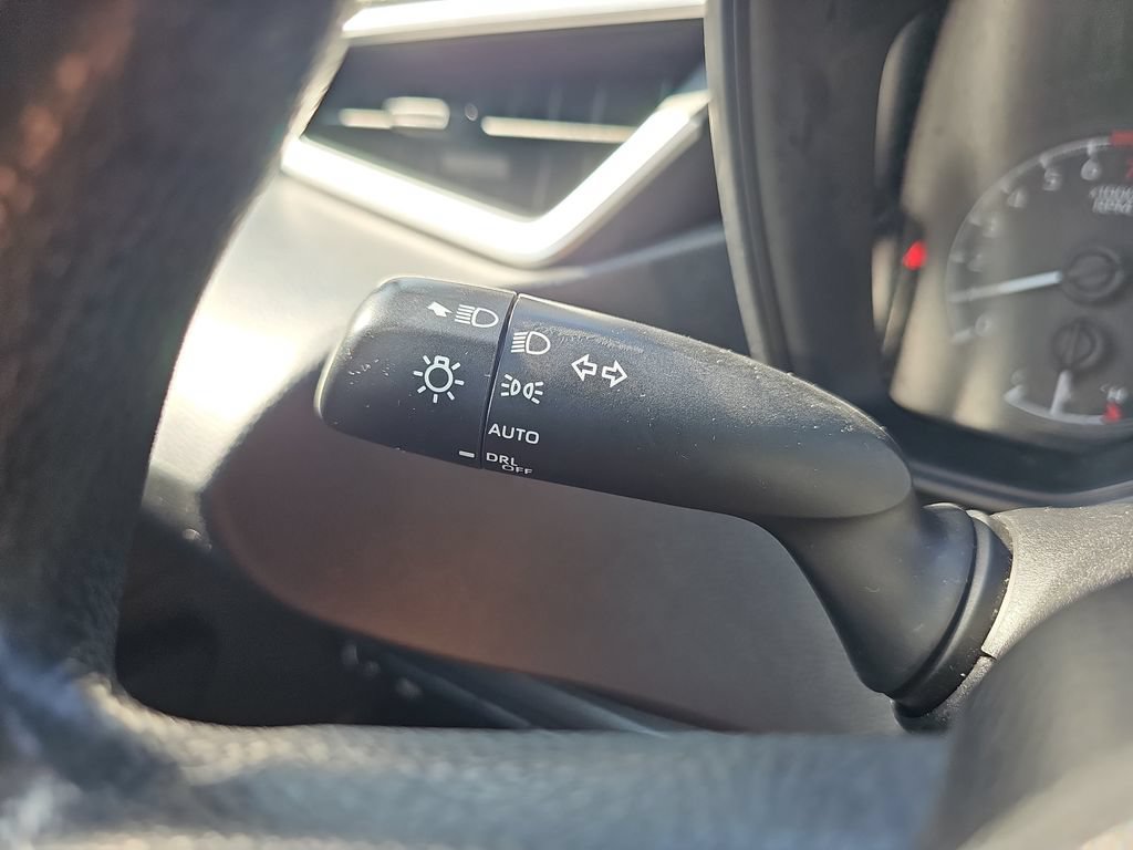 Used 2021 Toyota Corolla LE FWD image 35