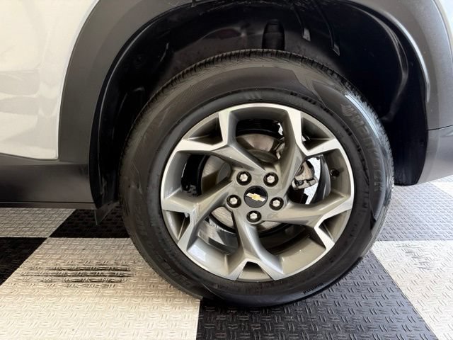 Used 2025 Chevrolet Trax LT FWD image 10