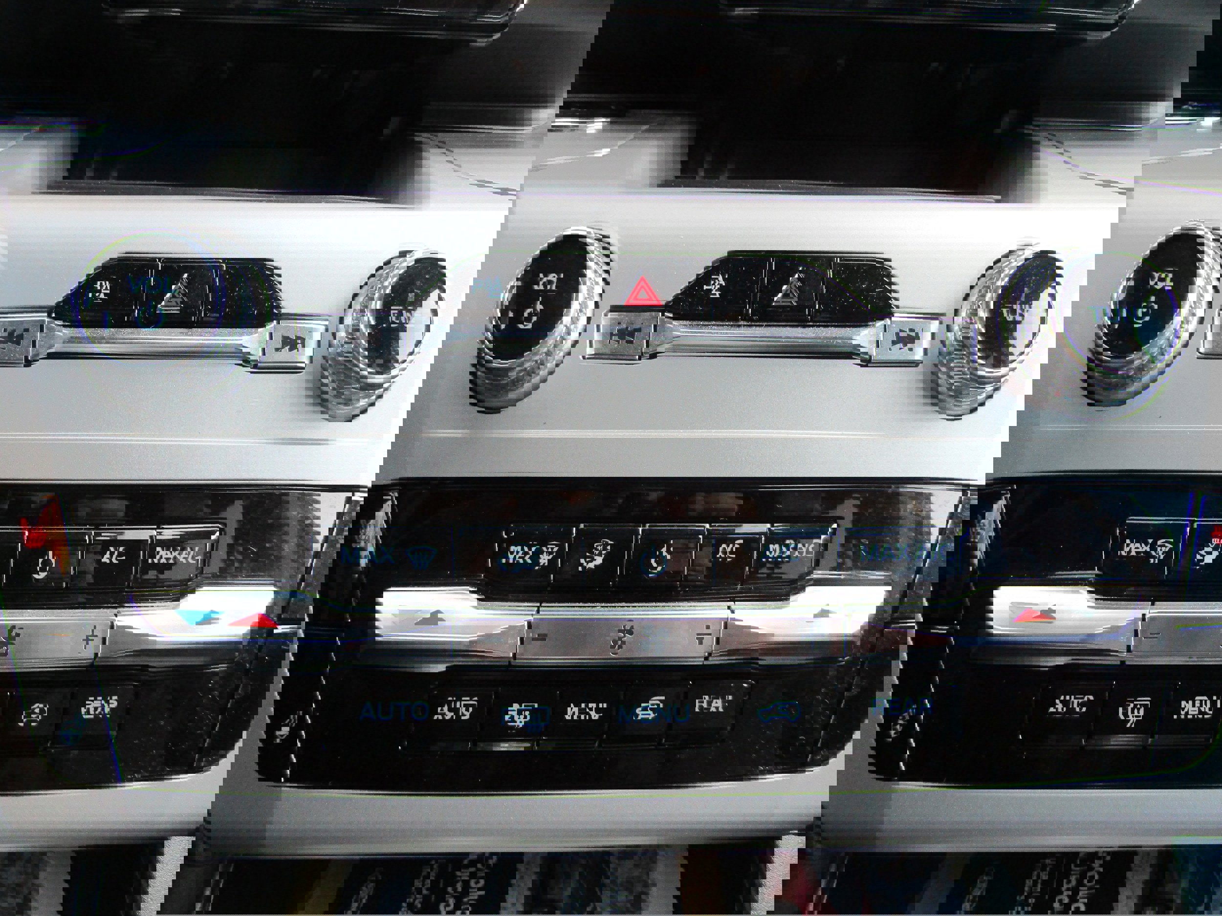 Certified 2023 Ford Explorer XLT w/ Equipment Group 202A image 40