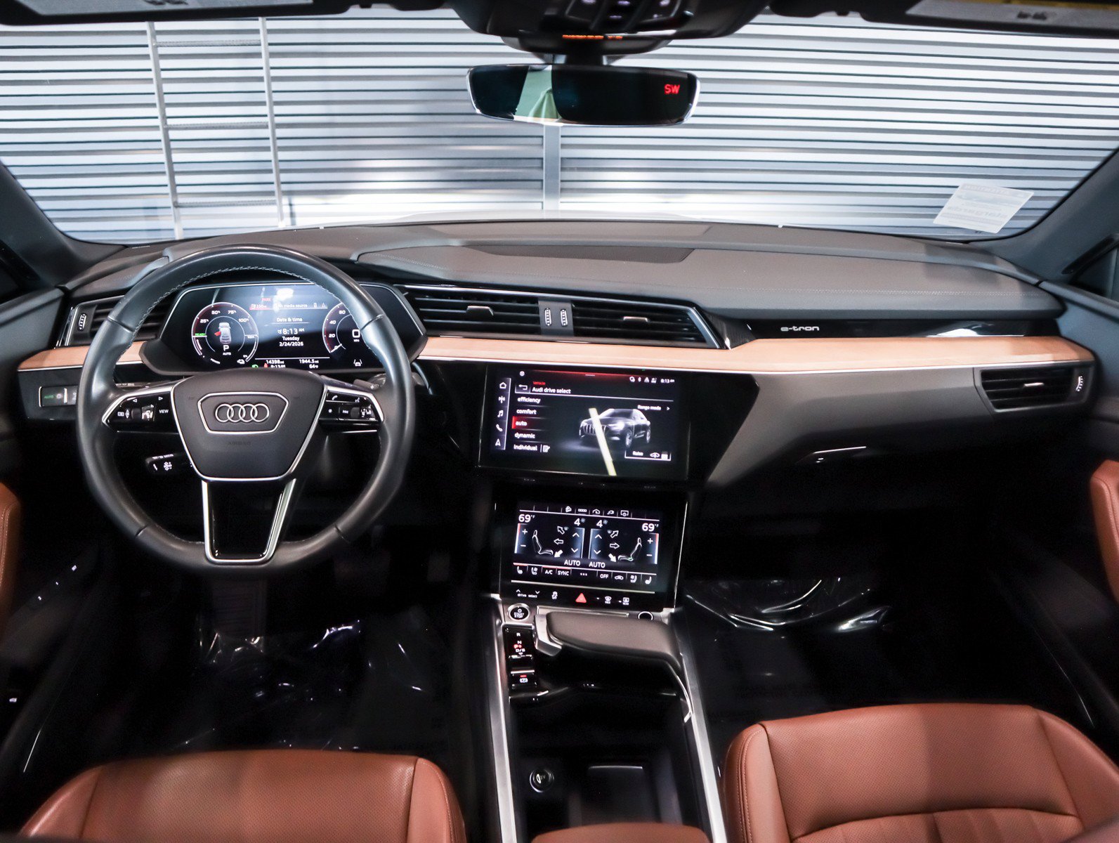 Used 2024 Audi Q8 e-tron Premium Plus image 10