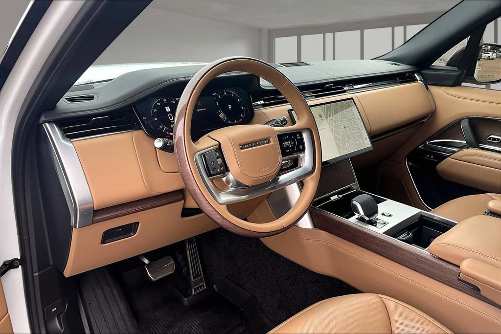 Used 2025 Land Rover Range Rover SE AWD/4WD image 13