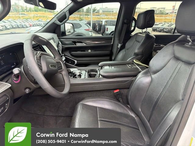 Used 2022 Jeep Wagoneer Series II AWD/4WD image 13