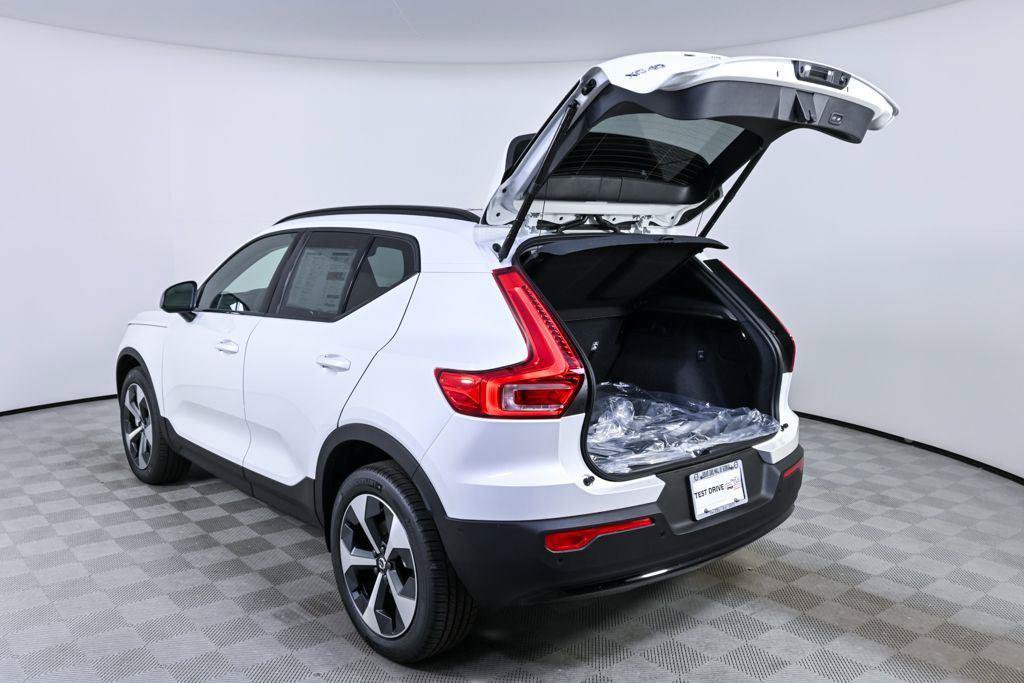 New 2026 Volvo XC40 B5 Plus w/ Protection Package Premier AWD/4WD image 31