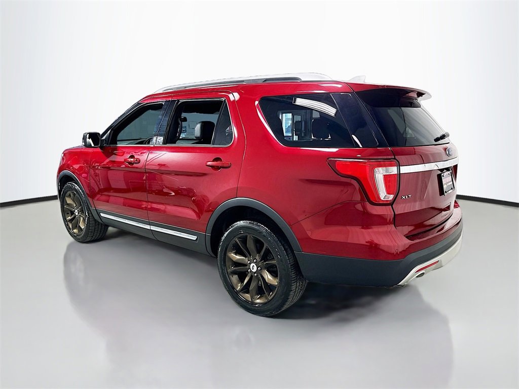 Used 2017 Ford Explorer XLT w/ Equipment Group 202A image 6