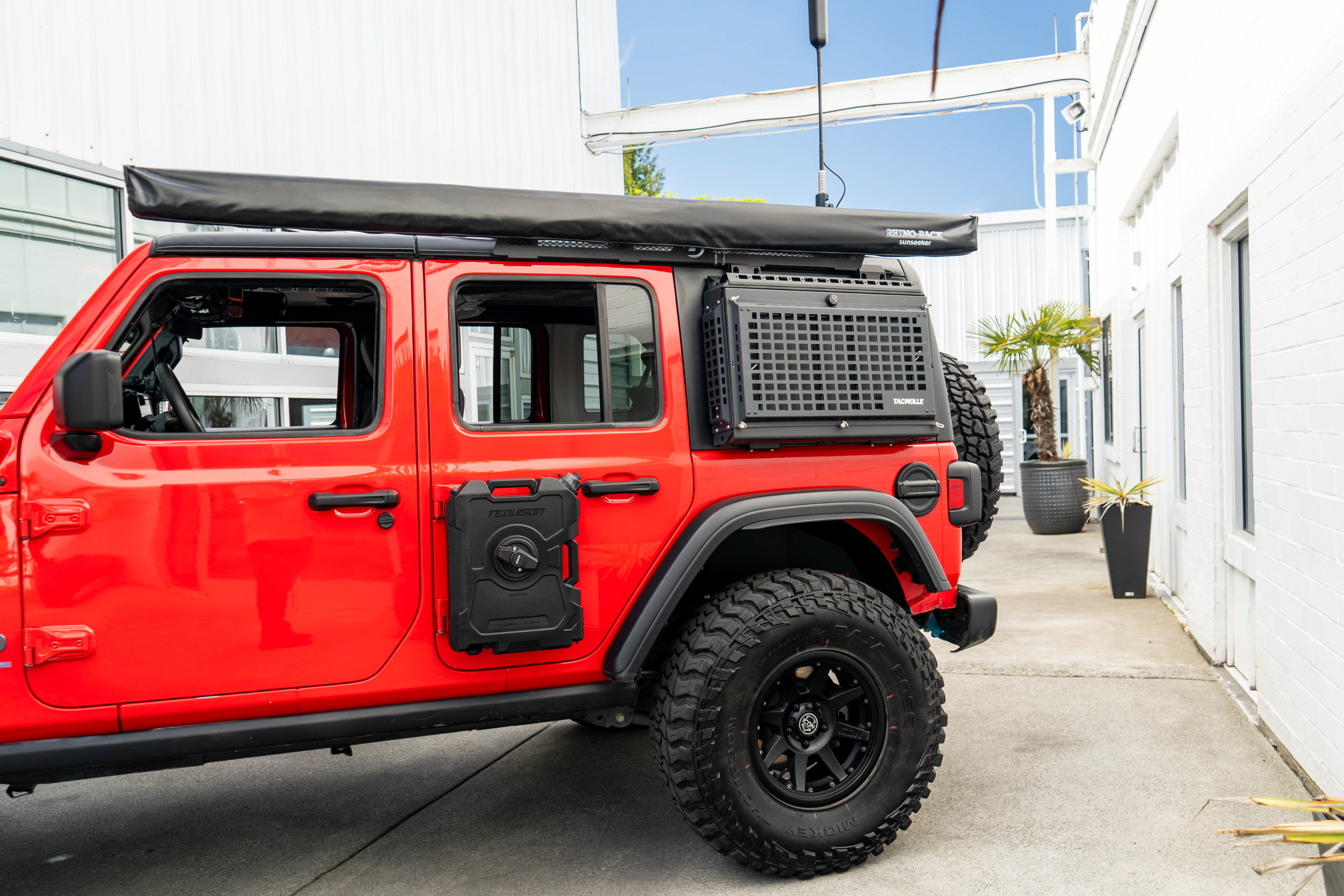 Used 2024 Jeep Wrangler Unlimited AWD/4WD image 6