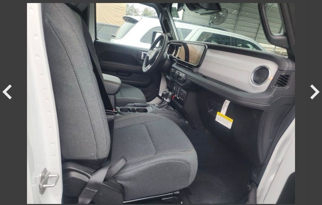 Used 2025 Jeep Wrangler Unlimited Sahara w/ Safety Group image 14