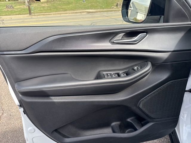 Used 2023 Jeep Grand Cherokee Altitude image 14