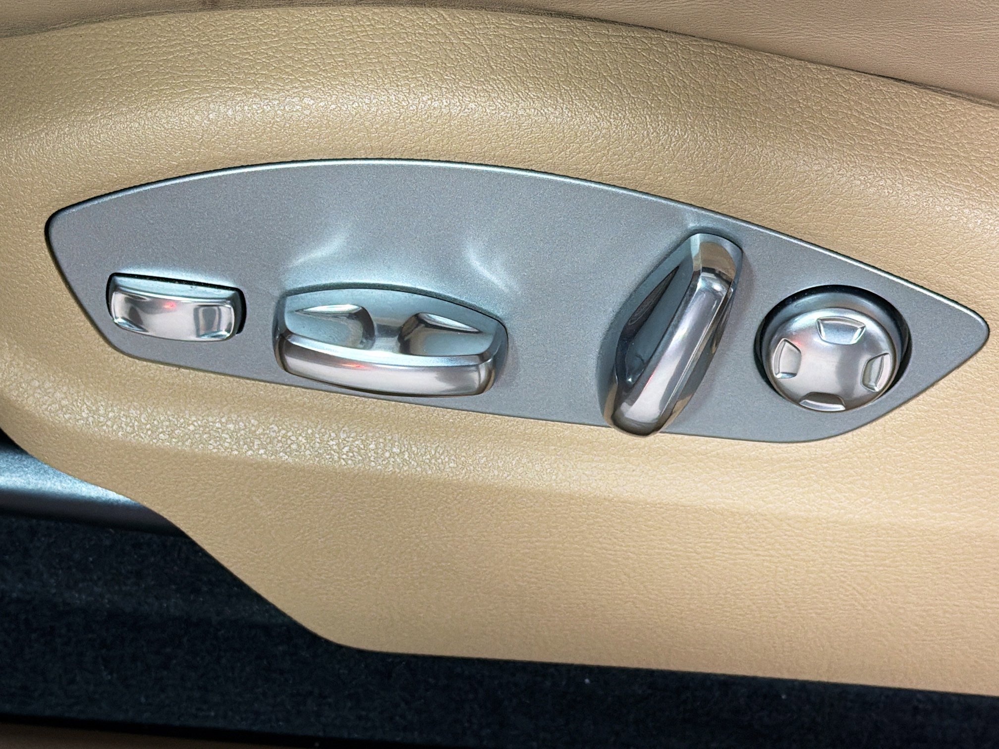 Certified 2025 Porsche Macan image 25