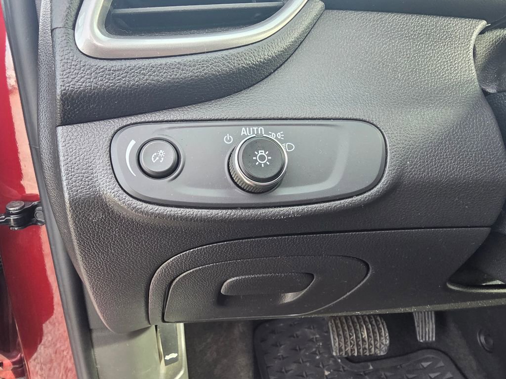 Used 2021 Chevrolet Trax LT image 14