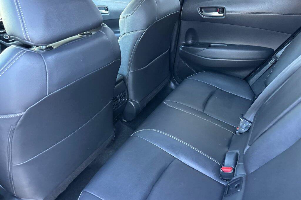 Used 2023 Toyota Corolla Cross XLE w/ Convenience Package FWD image 12