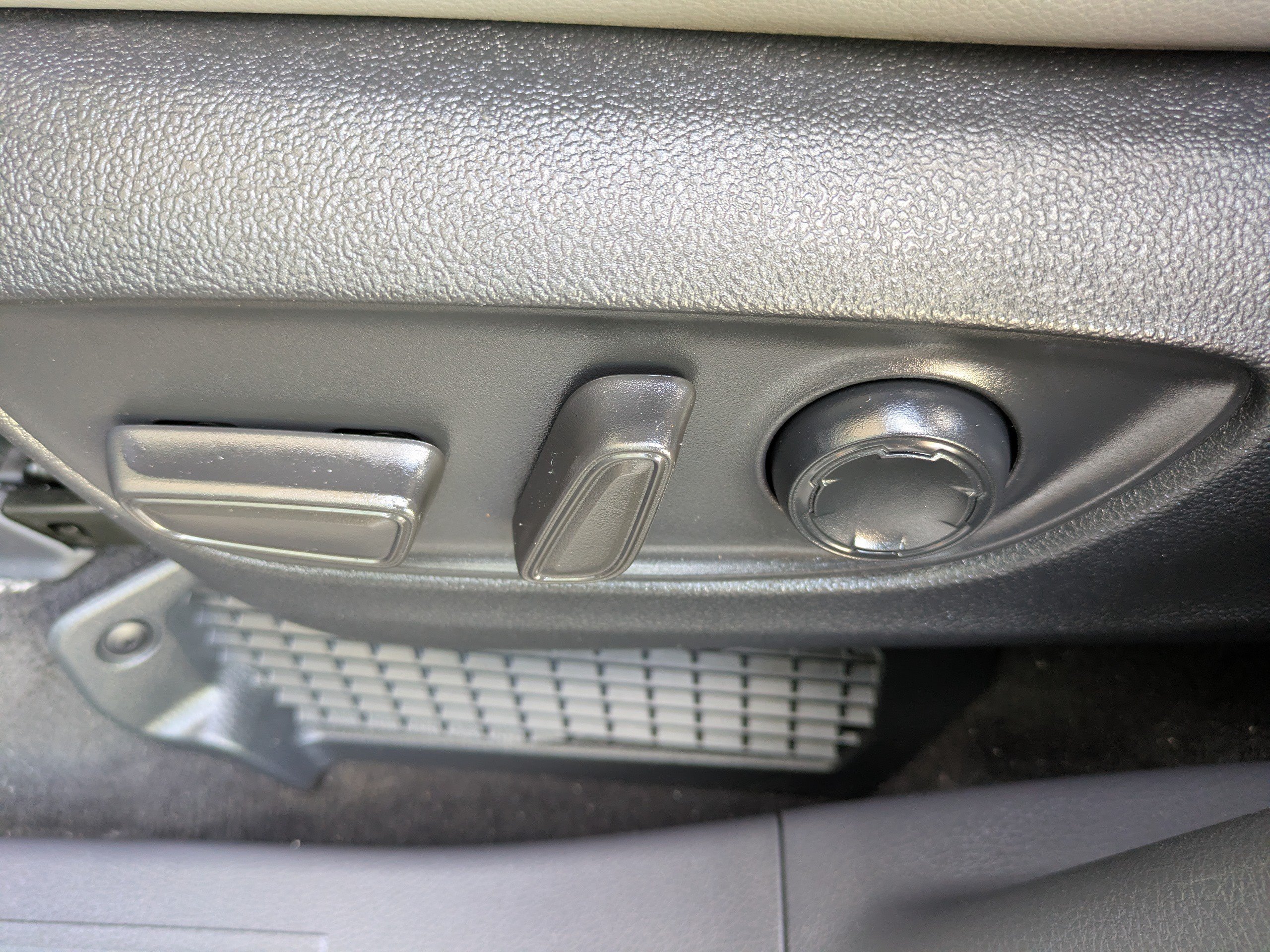 Used 2022 Toyota Sienna XLE AWD/4WD image 23