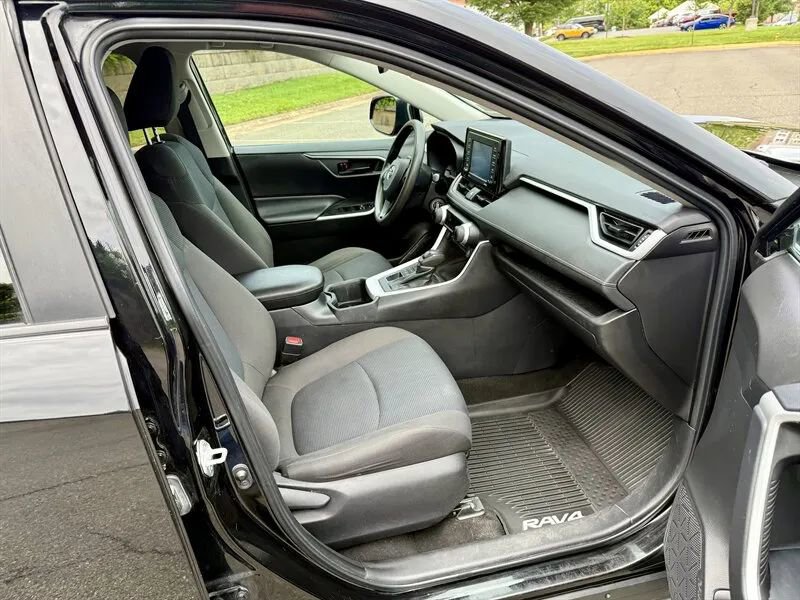 Used 2022 Toyota RAV4 LE image 14