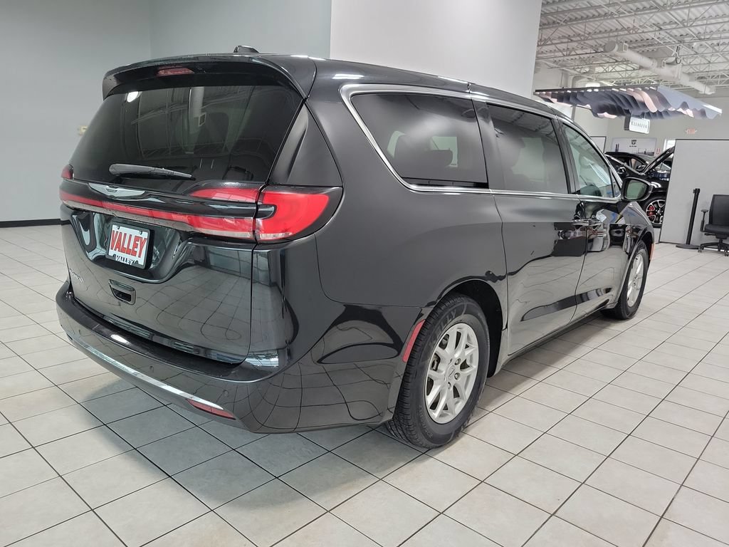 Certified 2023 Chrysler Pacifica Touring-L FWD image 12