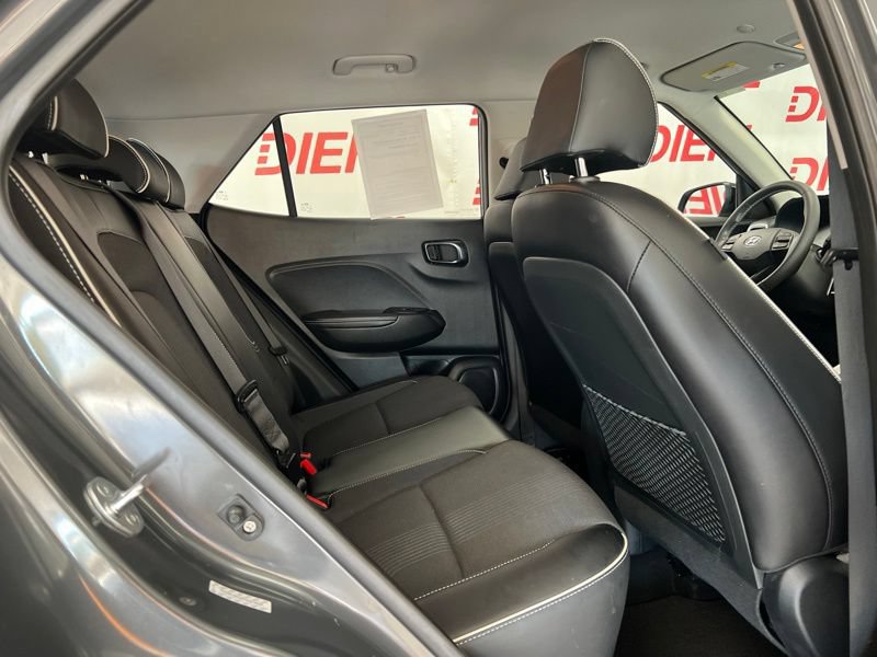 Used 2023 Hyundai Venue Limited FWD image 10