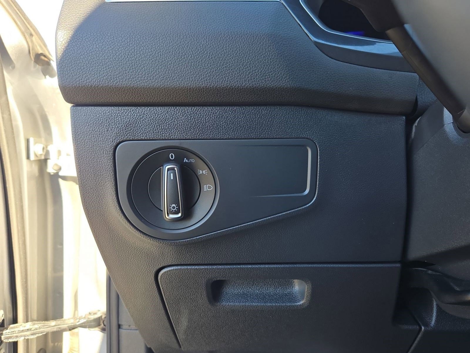 Used 2022 Volkswagen Tiguan SE image 25