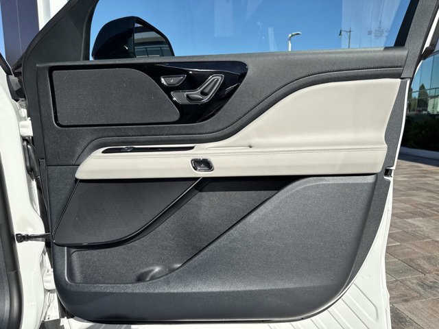 New 2026 Lincoln Aviator 2WD image 17