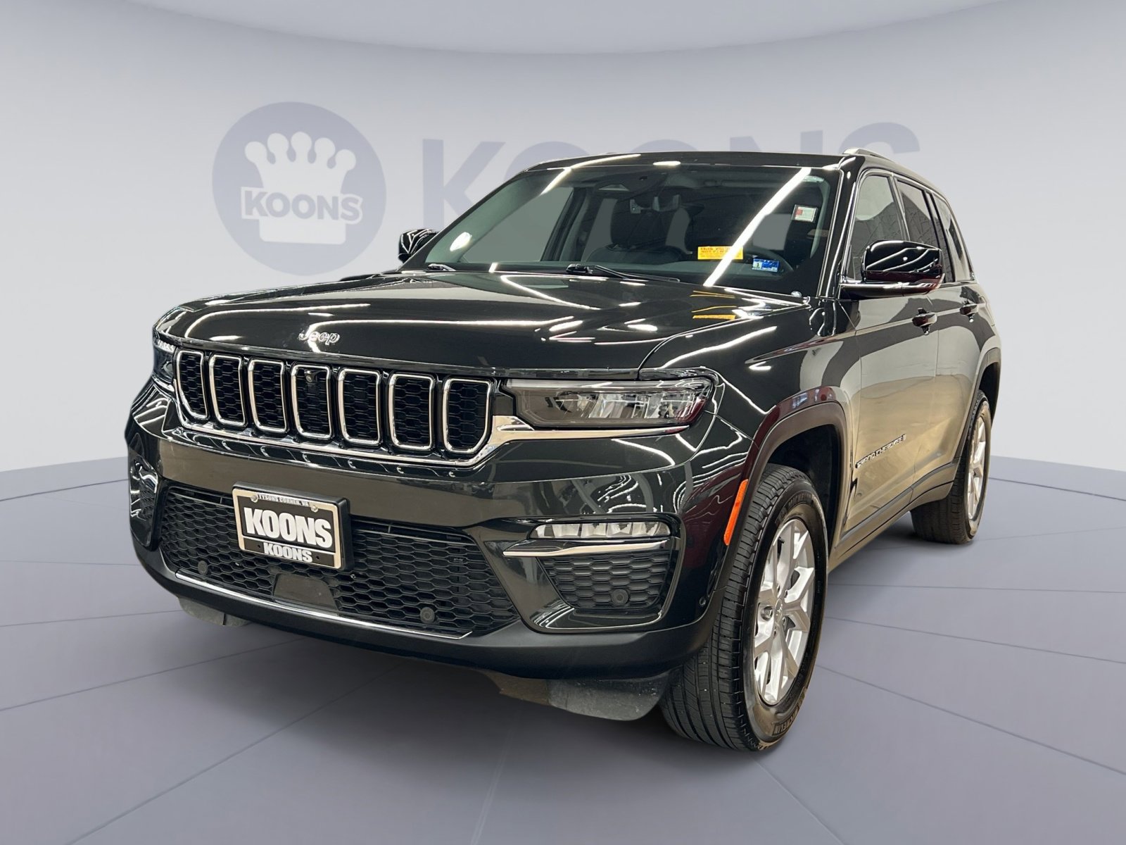 Used 2024 Jeep Grand Cherokee Limited w/ Luxury Tech Group II image 1