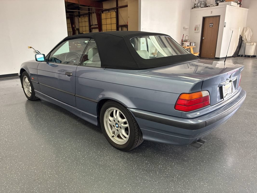 Used 1999 BMW 323i Convertible RWD image 6