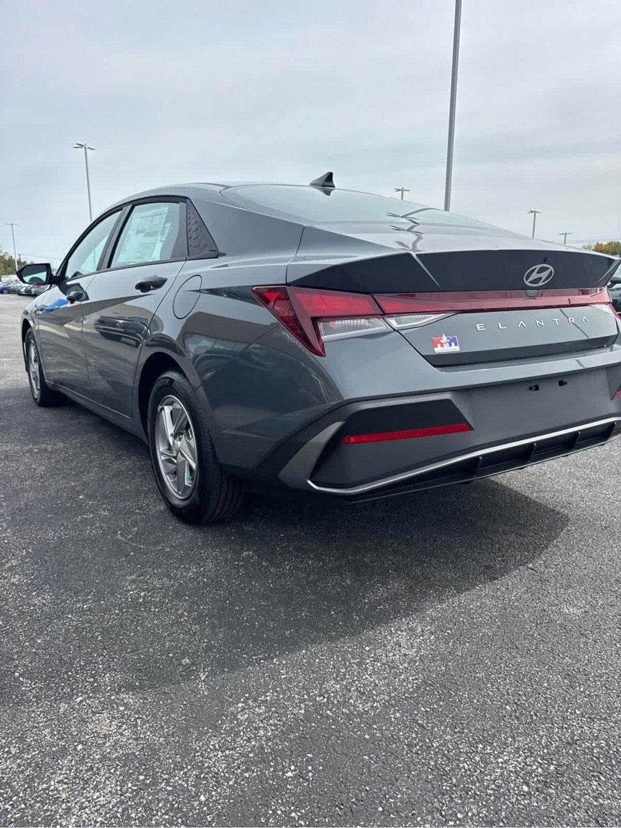 New 2026 Hyundai Elantra SE FWD image 15