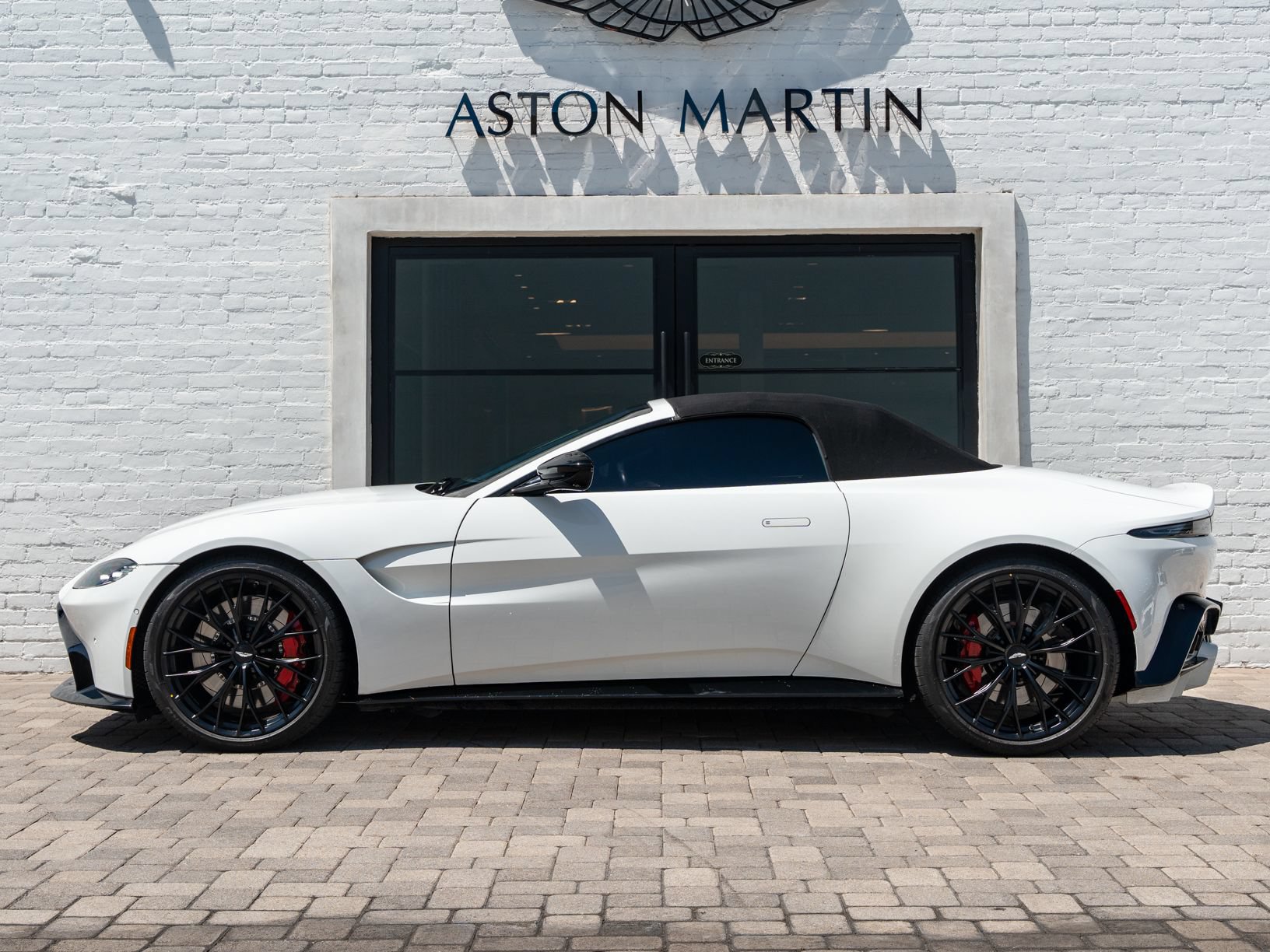 Used 2023 Aston Martin V8 Vantage Roadster RWD image 8