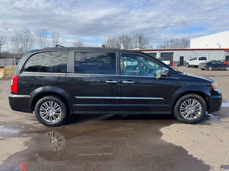 Used 2014 Chrysler Town & Country Touring-L w/ Driver Convenience Group image 6