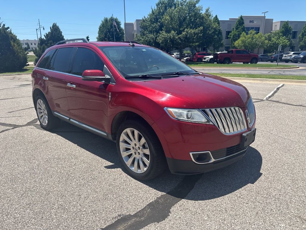 Used 2013 Lincoln MKX FWD image 3
