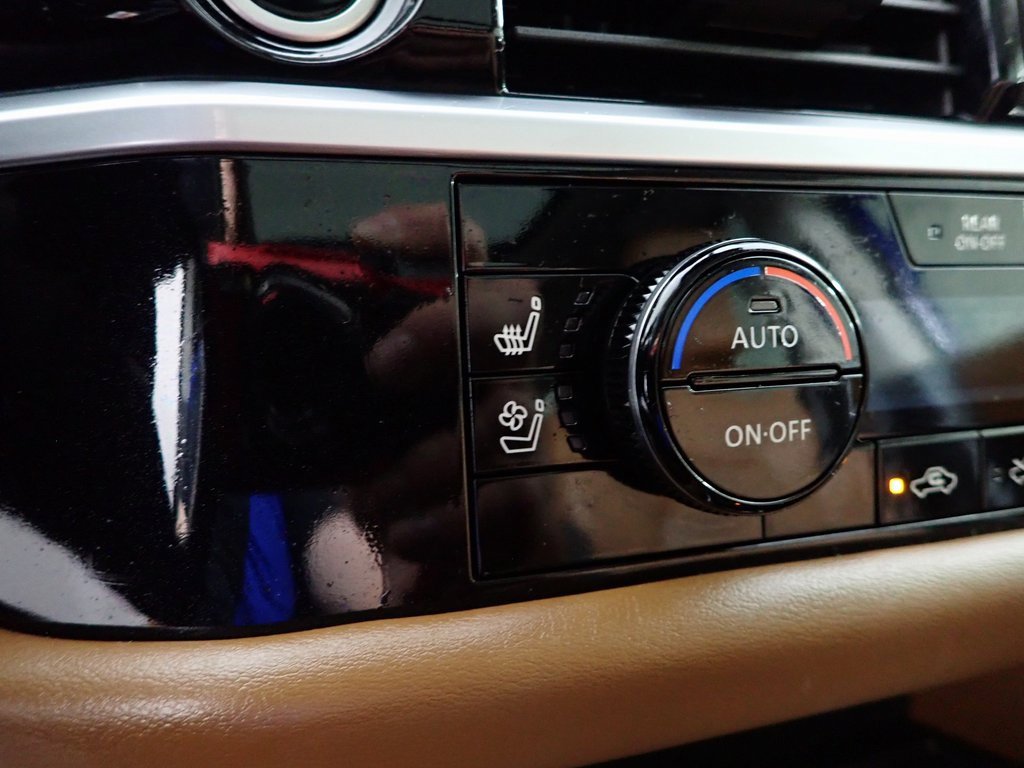 Used 2024 Nissan Pathfinder Platinum image 2