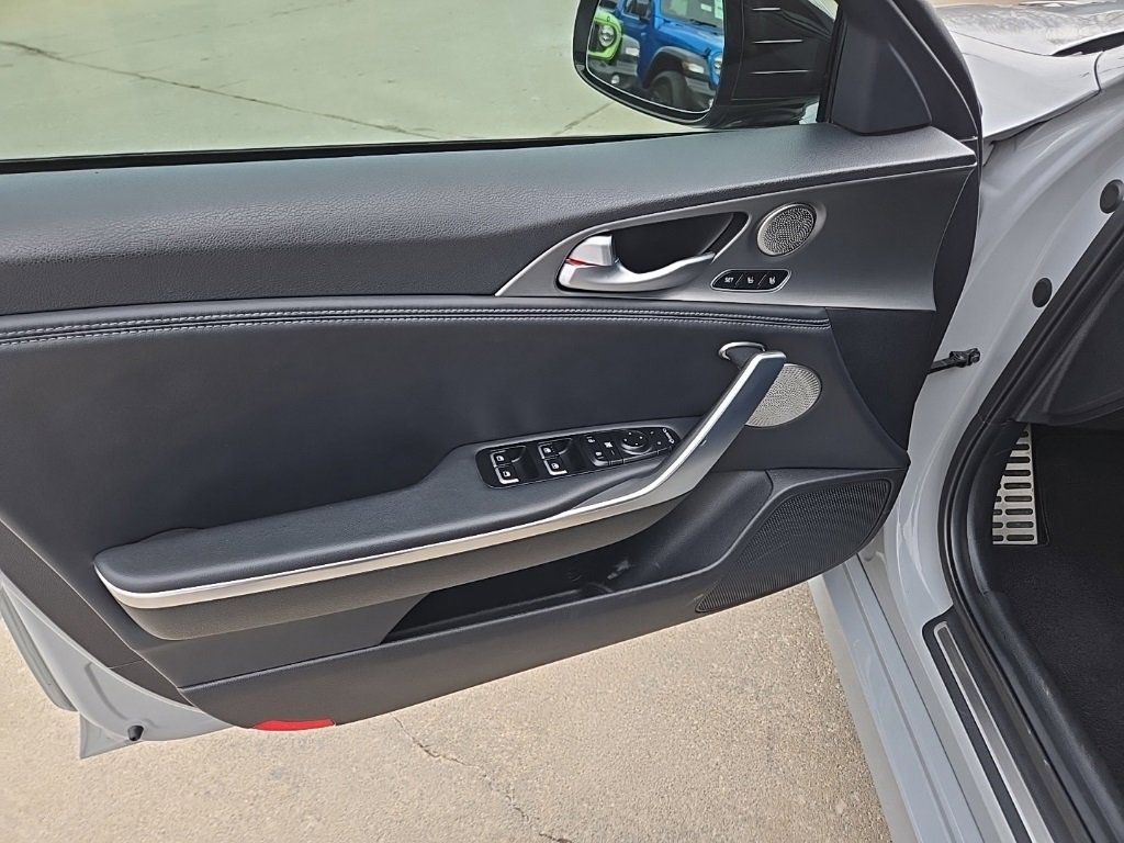 Used 2020 Kia Stinger GT2 image 28