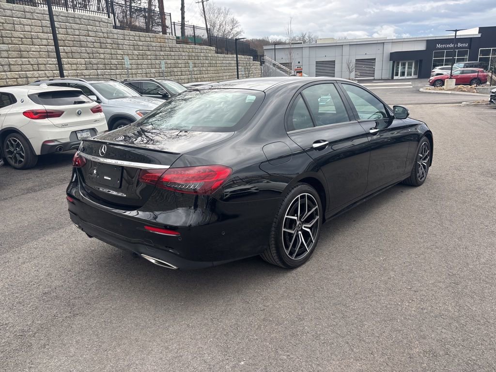 Used 2023 Mercedes-Benz E 350 4MATIC Sedan image 3