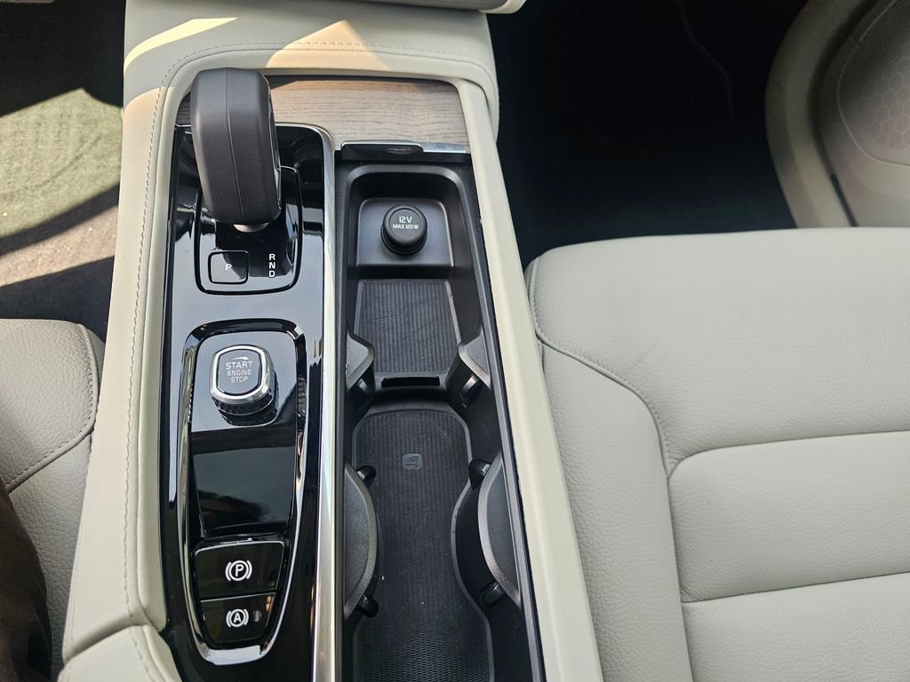 Certified 2024 Volvo XC90 B6 Plus w/ Protection Package Premier AWD/4WD image 25