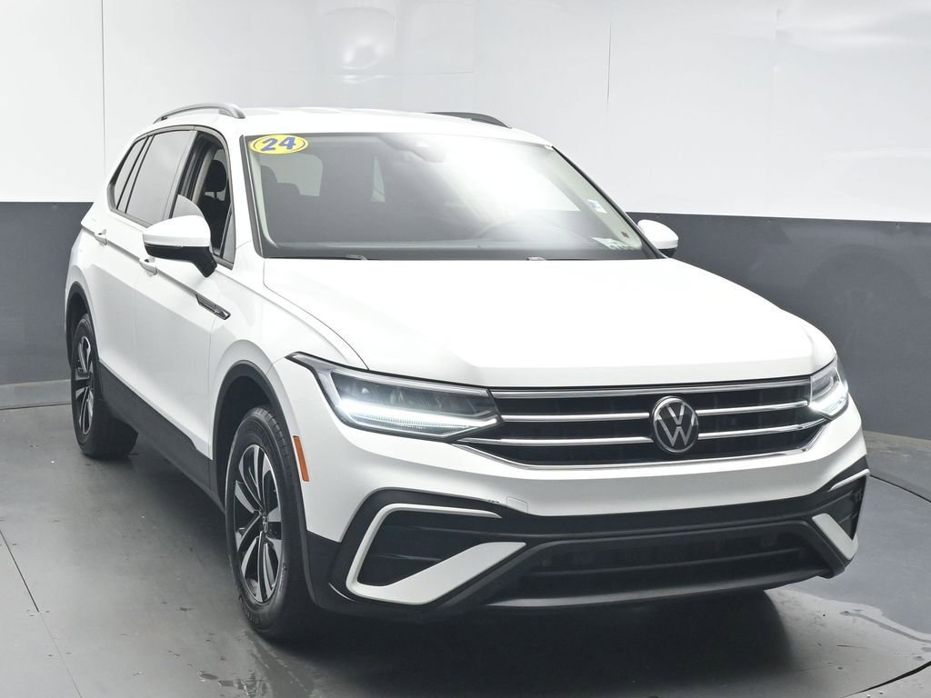 Used 2024 Volkswagen Tiguan S image 2