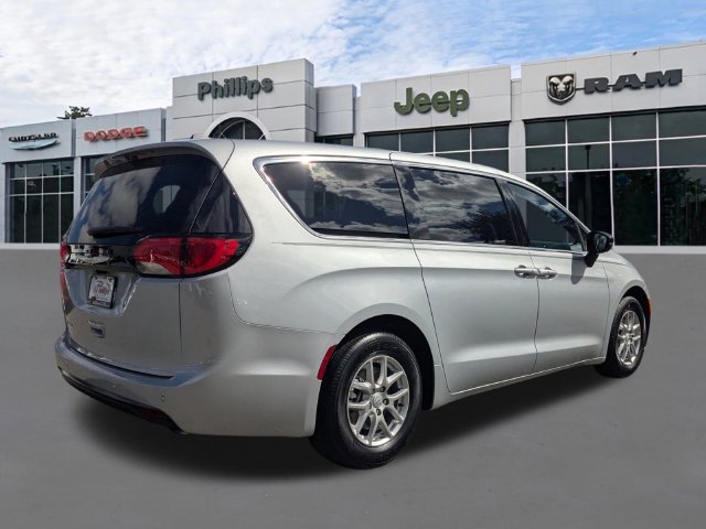 New 2026 Chrysler Voyager LX FWD image 4